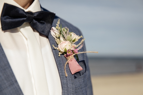 Blumen-Heiraten-auf-Usedom-brautsrauß-rosen-und-dornen-florist-zinnowitz-blumenladen- anstecker-rosa